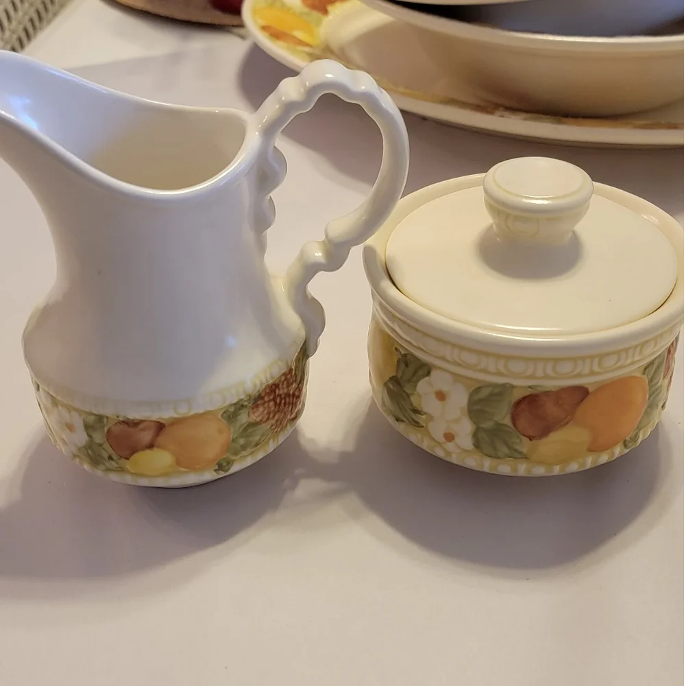 1960s Vernon Ware by Metlox Della Robbia Poppytrails Cream & Green